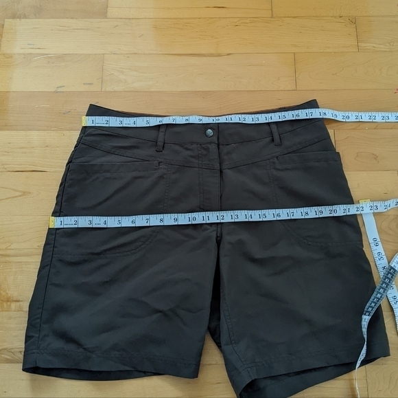 MEC hiking shorts earth tone brown size 12 @L - Picture 5 of 10